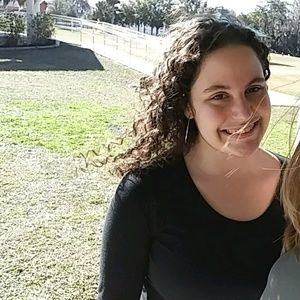 Meet your Posher, Desiree